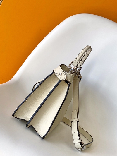 フェンディバッグ側面デザイン